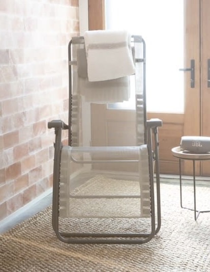 Water droplet and ripples evoking salt therapy